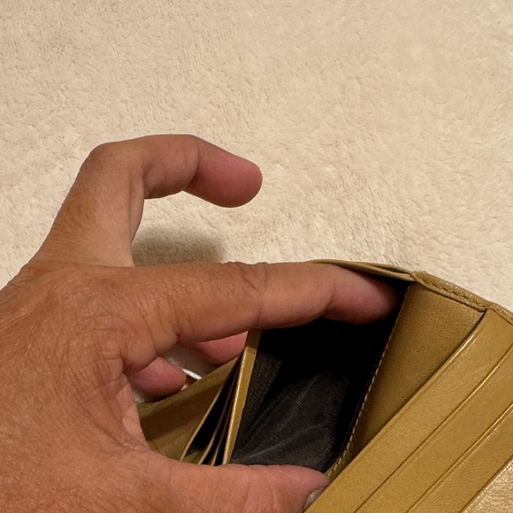 Gucci Tan Leather Wallet with Silver Clasp - Picture 7 of 16